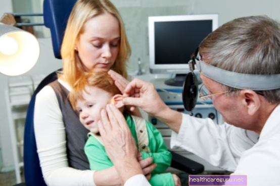 نزلة الأذن: الأسباب الرئيسية والأعراض وكيف يتم العلاج